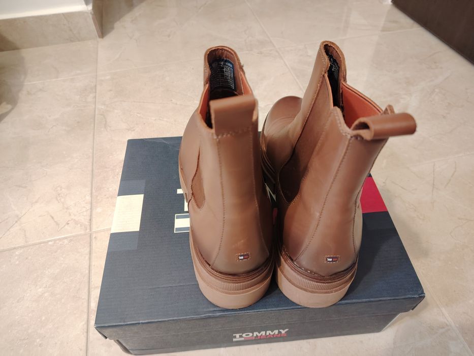 Vând ghete purtate puțin