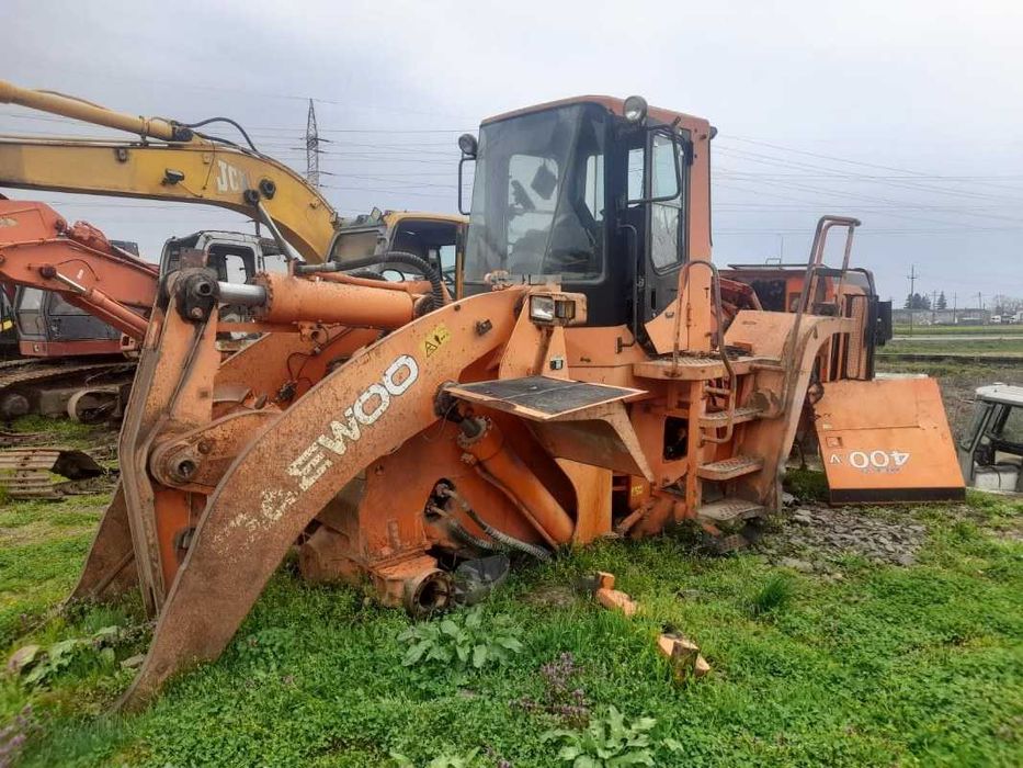 Cilindru hidraulic  incarcator frontal  vola Daewoo MG400