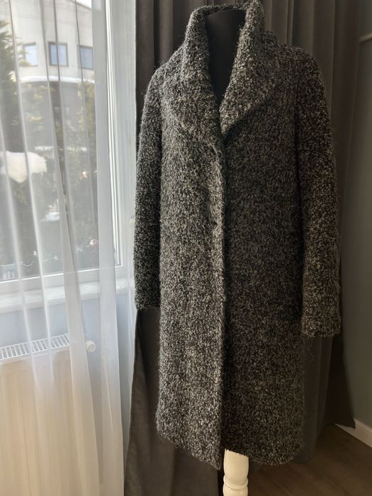 Palton lung C&A. Marime S  se potriveste  sezonului de Toamna , iarna