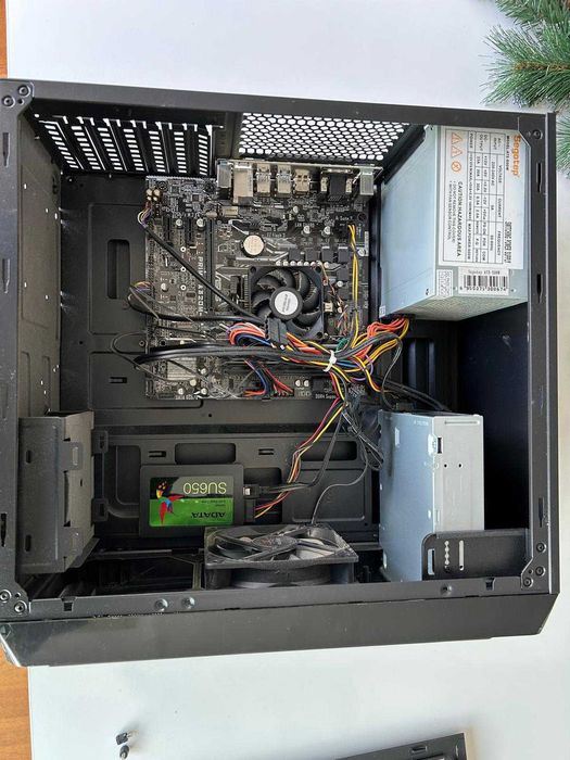 PC AMD Athlon 3000G | 8GB RAM | SSD 240GB | Stare bună