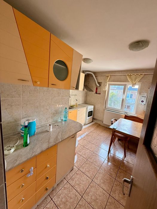 3 camere de inchiriat Apusului