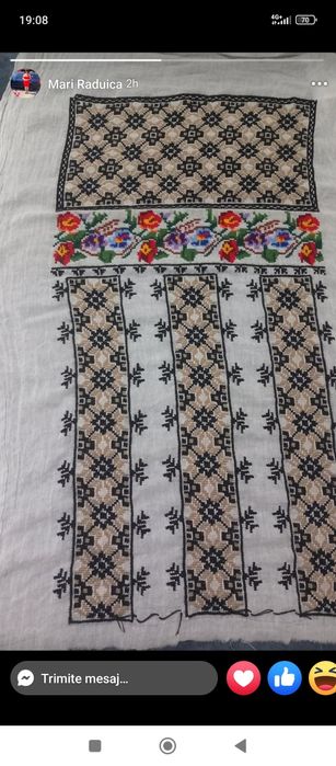 Realizez costume populare cusute manual.