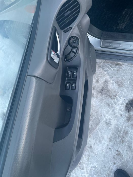 Продам машину Hyundai Santa Fe