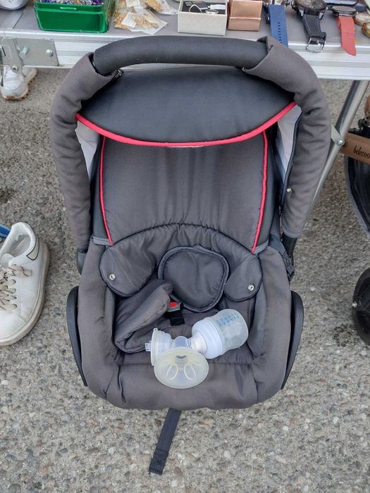 Vând scoică mașina pentru copii