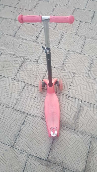 Самокат для девочки.