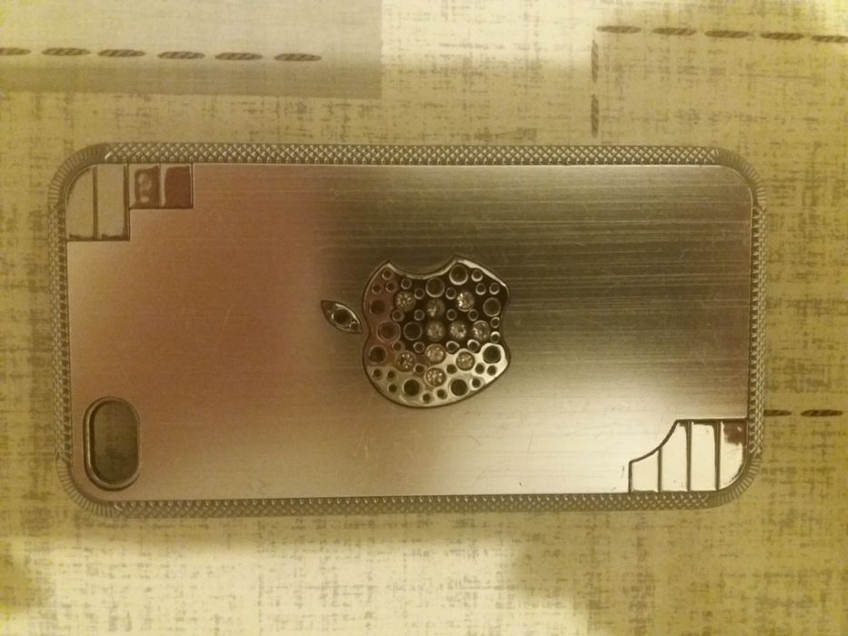 чехол для телефона Айфон.