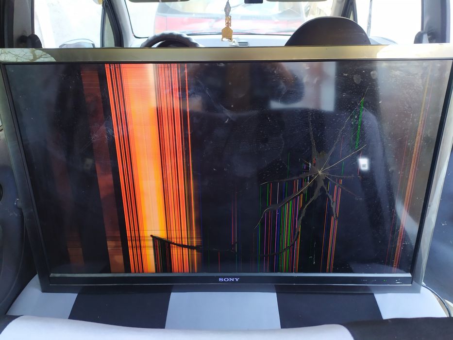 Продам телевизор на запчасти