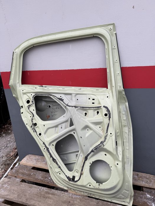 Задна лява врата Suzuki Swift 4