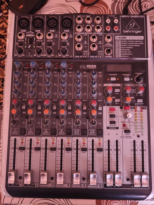 Аналогов миксер Behringer Xenyx QX1204USB