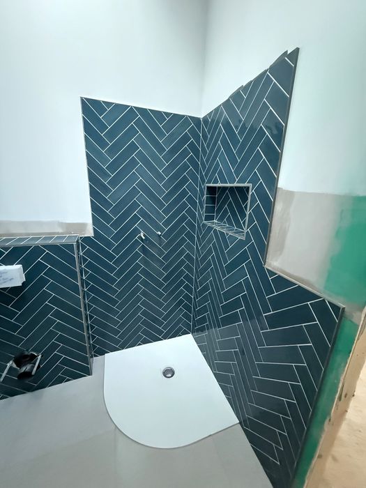 Ofer servicii montaj gresie/ marmură /travertin