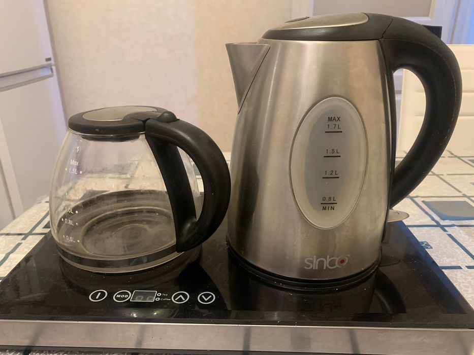Продам  чайник с заварным  чайником