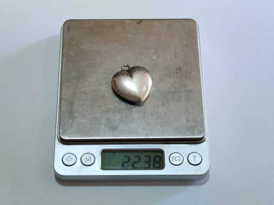 Продавам ръчно изработени сребърно сърце и кръст 925 / 27,30гр