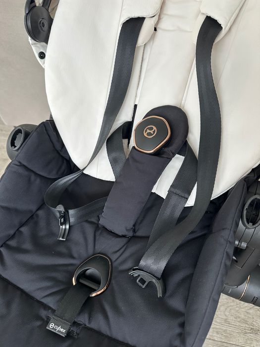 Cybex Priam 4 Rose Gold Off White 2024 + дъждобран