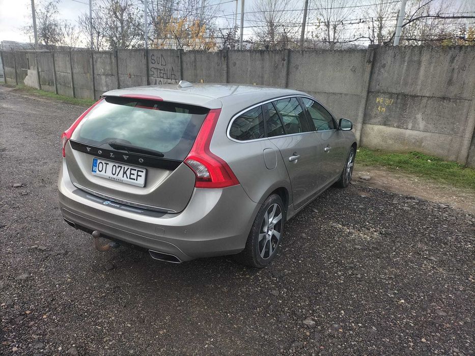 Volvo v60-2.4 AWD plug jn hybrid 283 CP