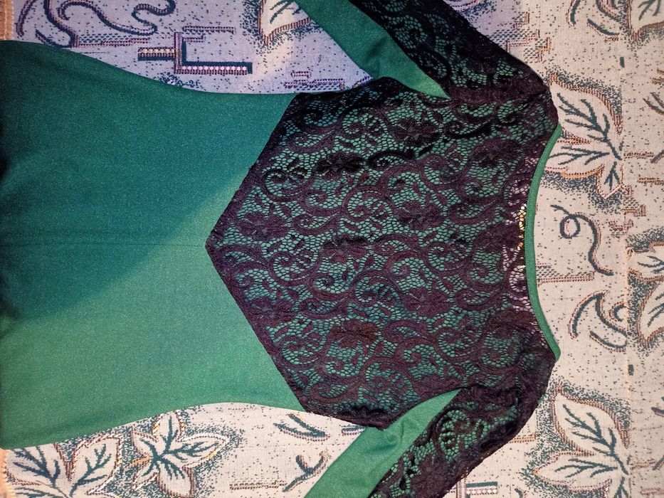 Изумрудное вечернее платье