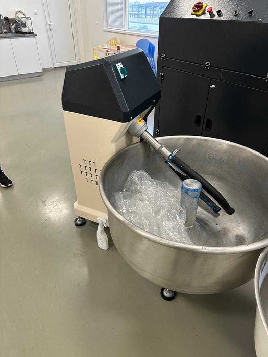 Тестобъркачка (миксер) Бъркачка 300 литра мощен мотор чисто нова