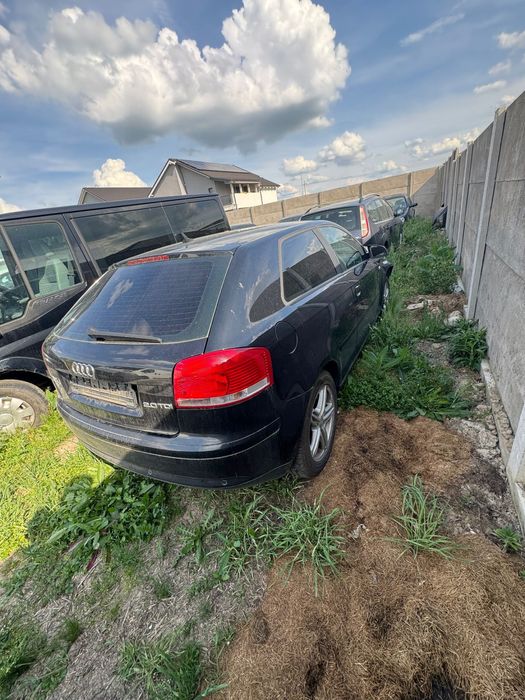 Audi A3 1.9 TDI avariat față + lateral / pornește / automat