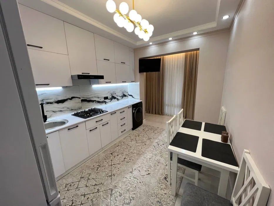 Сдается Уютная 2-ком квартира со своим двориком на Ц1