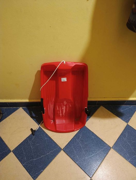 Детска шейна - червена