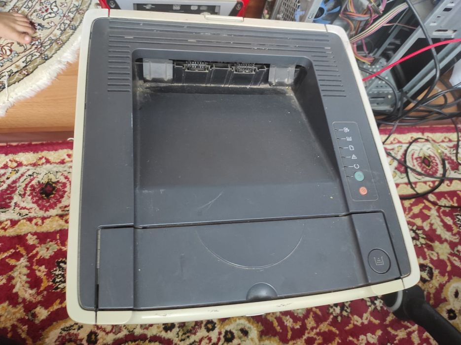 Принтер HP черно белый срочно