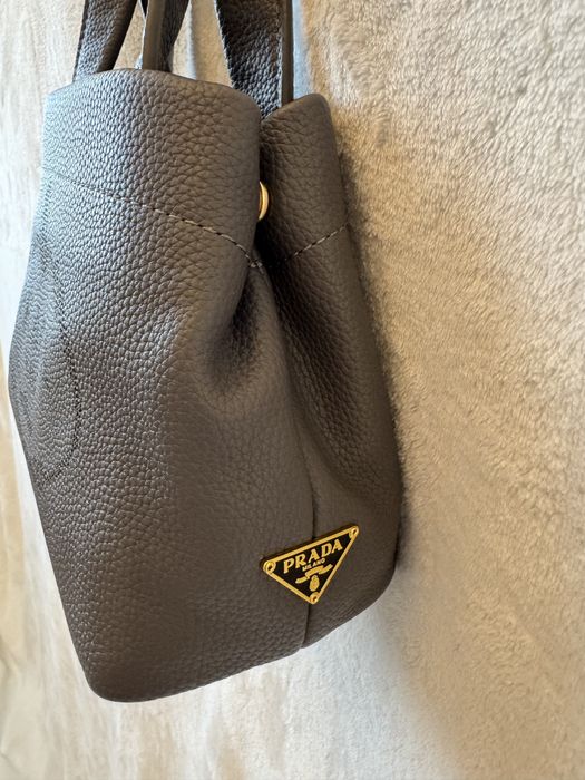 Geanta Prada, defect manere