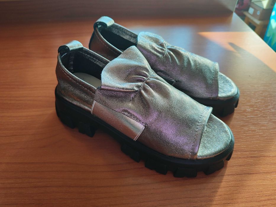 Босоножки женские