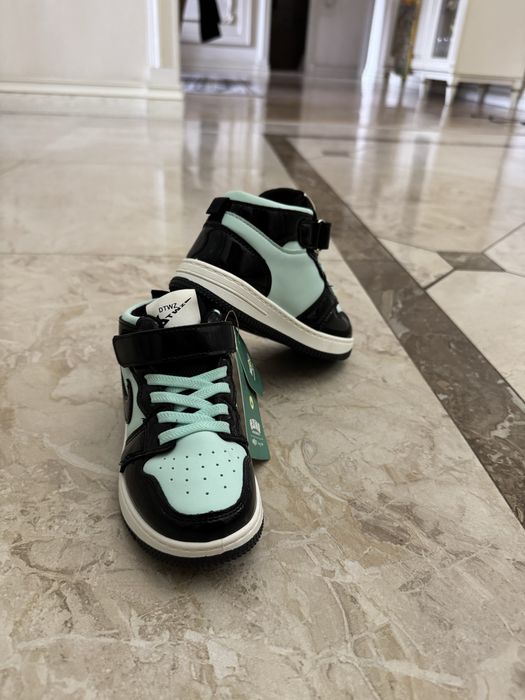 Кроссовки детские