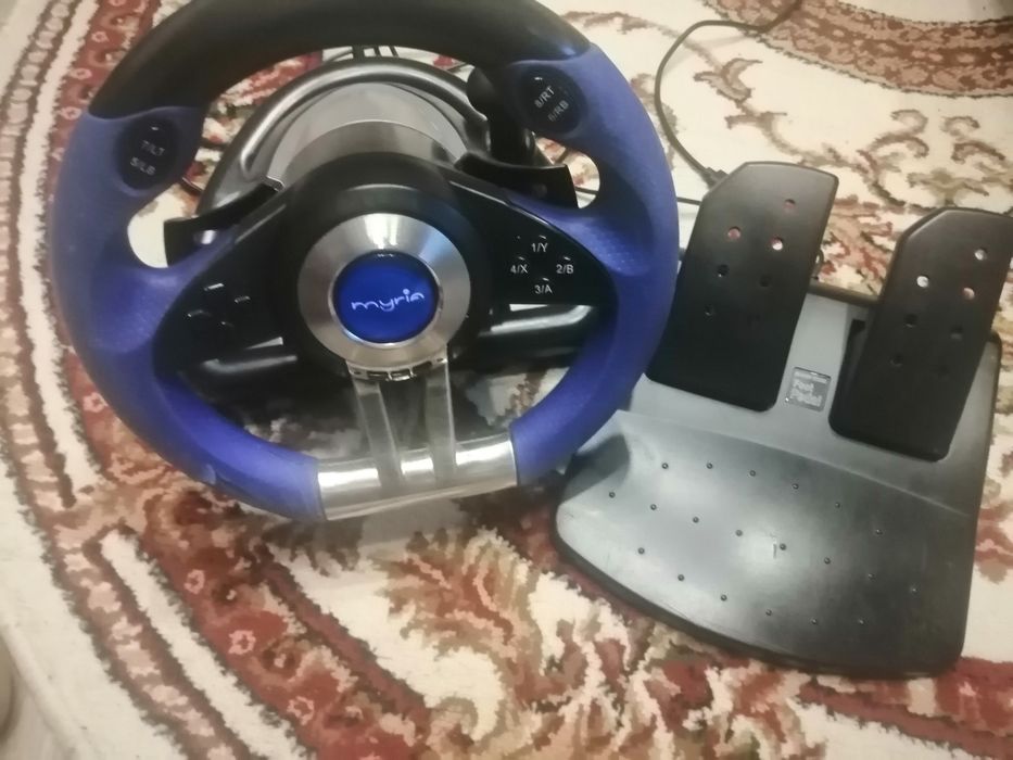 Vând volan pc puțin folosit!