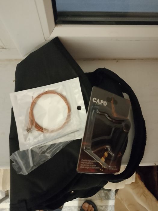 Продам гитару цвет чёрный