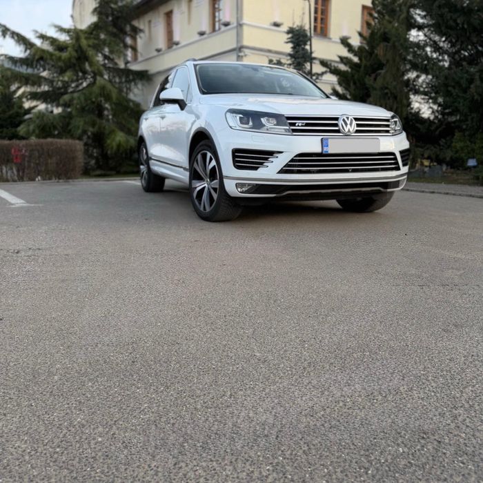 VW Touareg  R-Line 3.0 TDI 262 CP-perne-panoramic-camera 360
