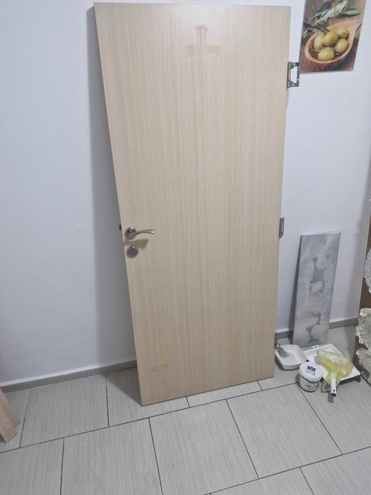 Продава се входна врата