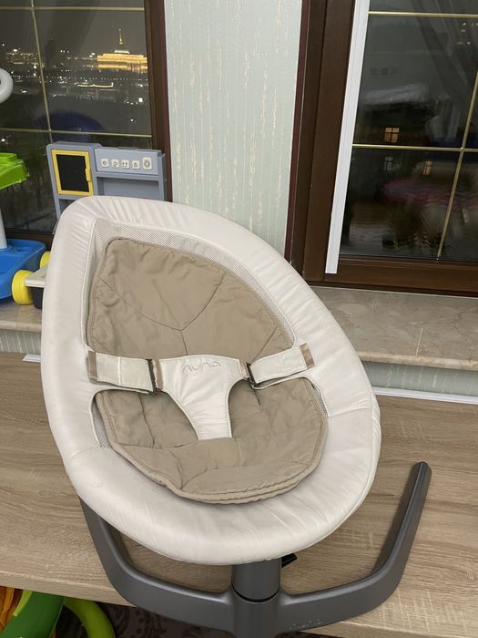 Шезлогн детский Nuna Leaf Cinder