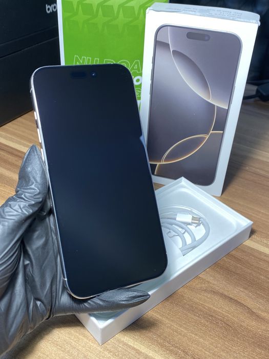 iPhone 16 Pro Max • 256 GB • Natural Titanium