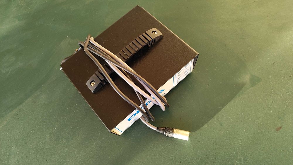 Интелигентно умно зарядно за инвалидни и пазарски колички 24в/6/8А