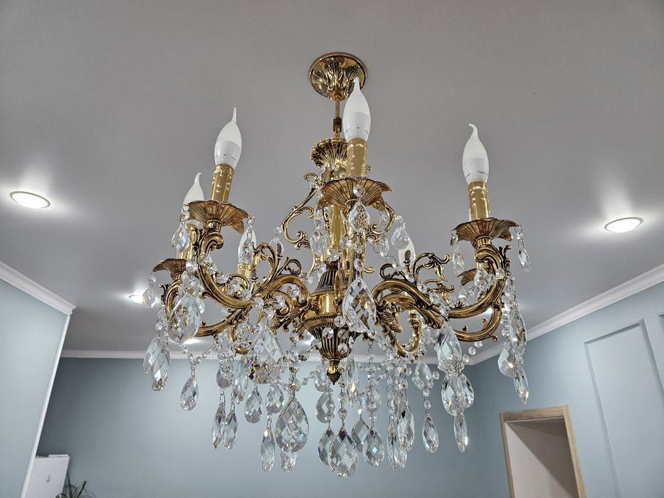 Продам люстру в гостинную