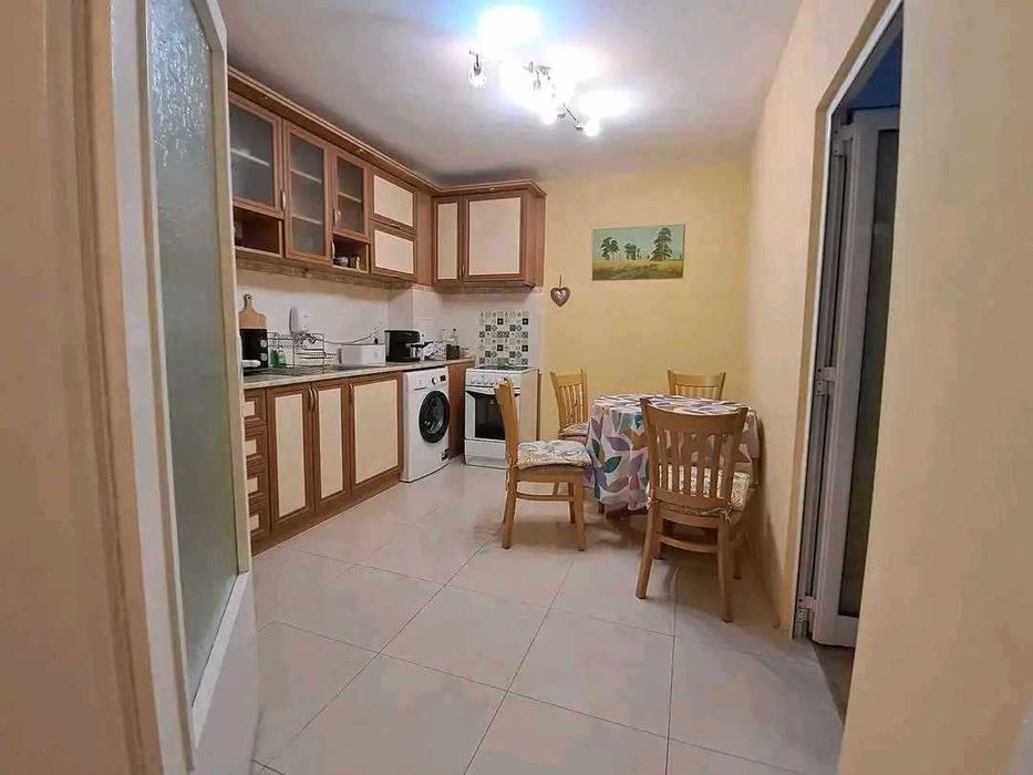 Дава се под наем Двустаен апартамент в Бургас, Лазур - 65 кв.м за 402.9 € - Снимка #1