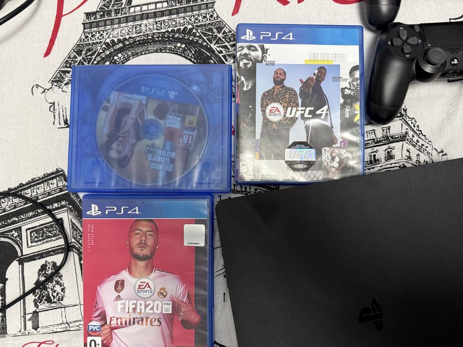 Срочно! Продам PS4 pro 1TB, в отличном состоянии.