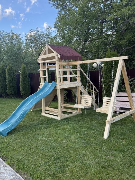 Mobilier rustic din lemn masiv