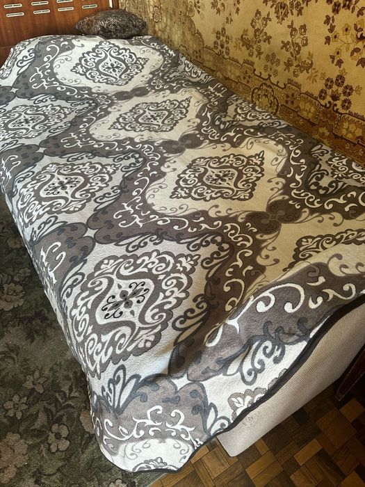 Продается двухспальное покрывало- одеяло-плед