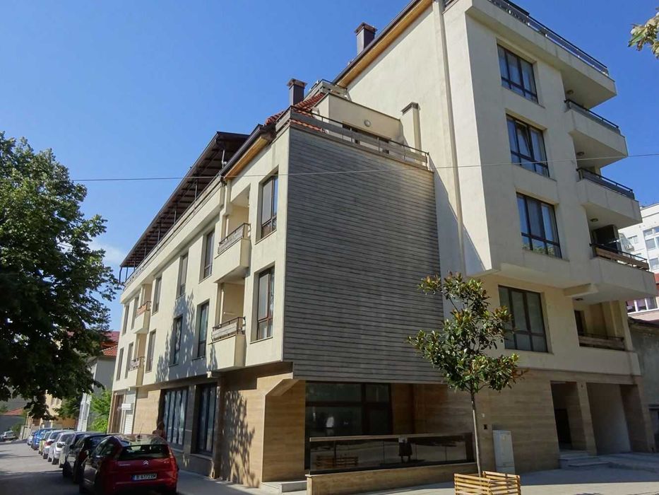 Дава се под наем Четиристаен апартамент в Варна, Център - 175 кв.м за 698.19 € - Снимка #19