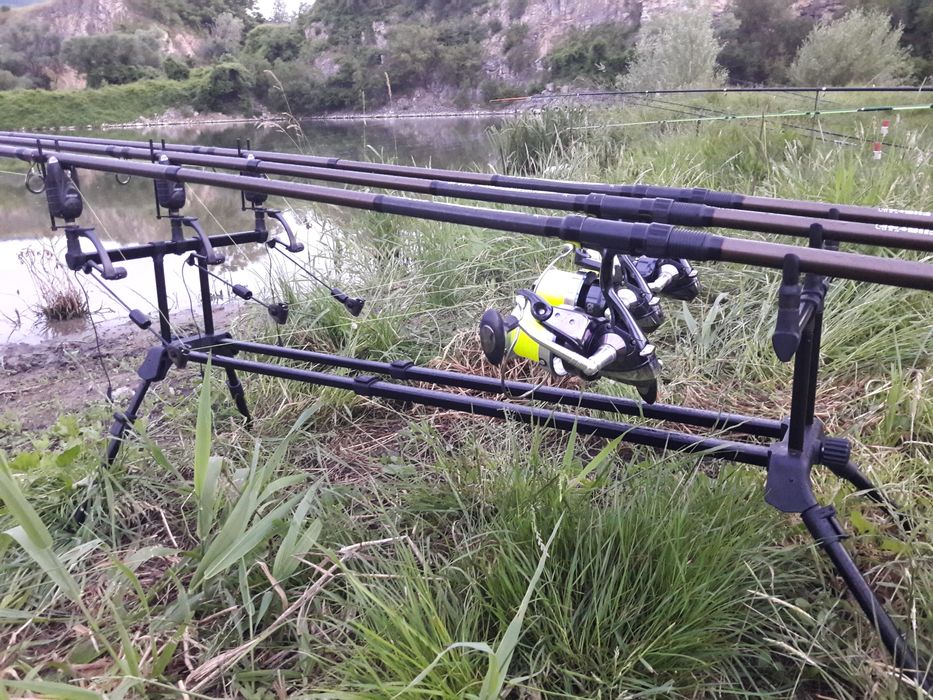 Шаранджийски пръчки с макари + резервни шпули с ново влакно на  FOx