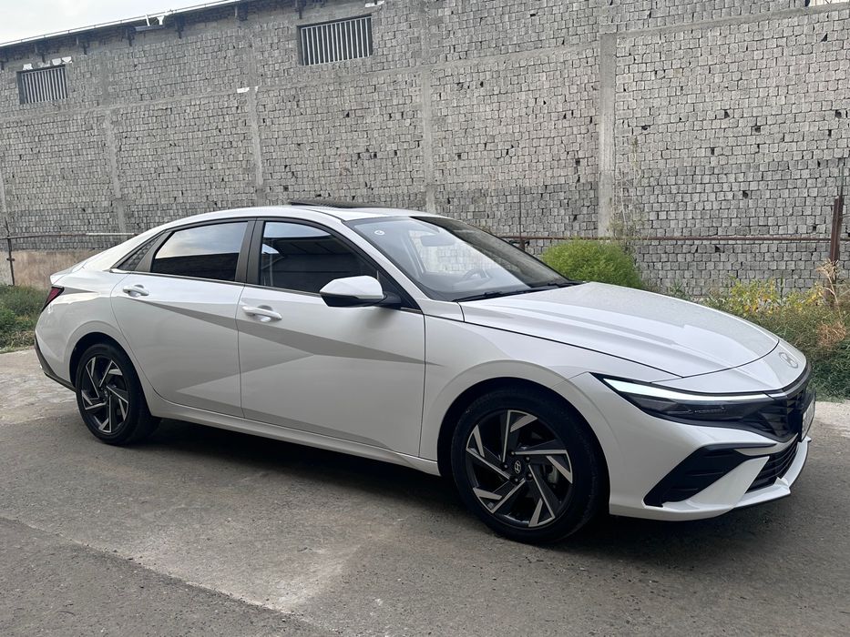 Hyundai Elantra 2023г