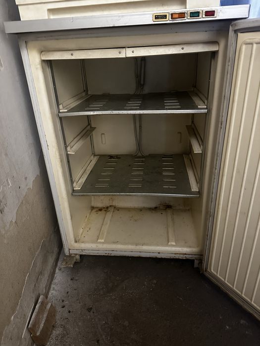Продам старый морозильник