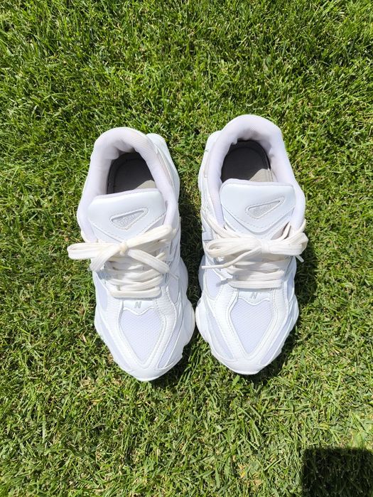 New Balance 9060 Full White - mărimea 38

EU / 7 US