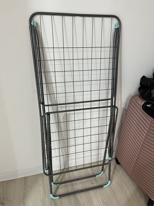 Сушилка, тумба и зеркало