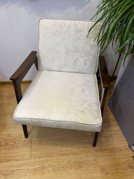 Яркое кресло в стиле СССР