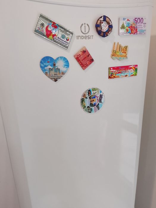 Продам холодильник indesit