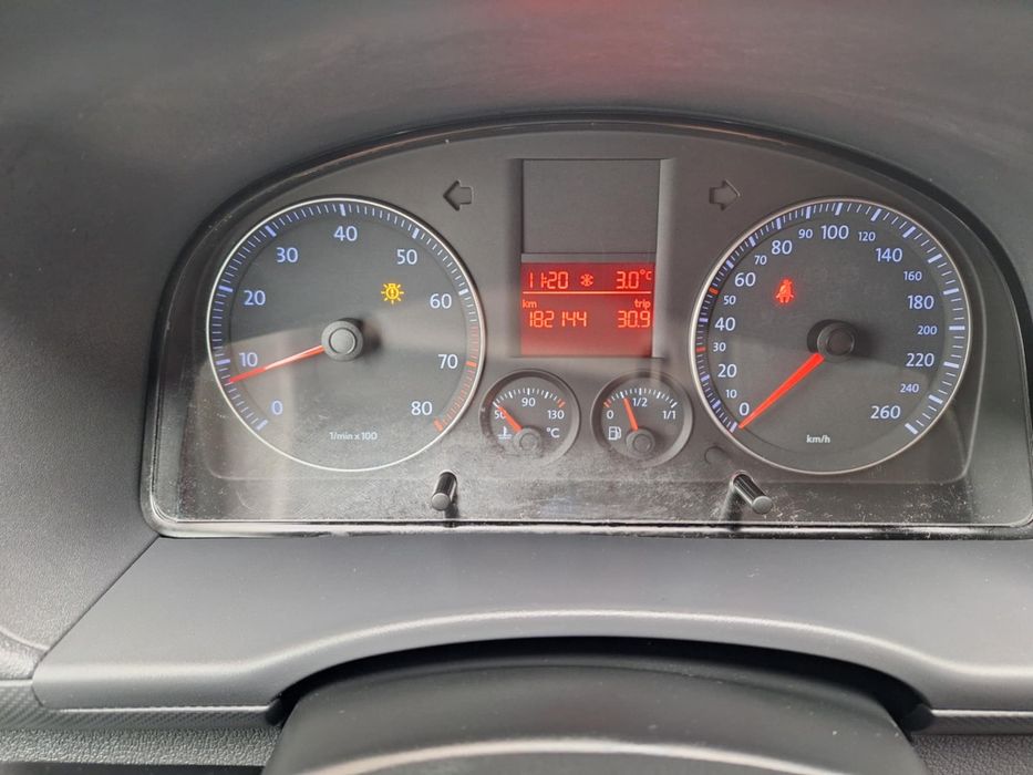 Фолксваген Кади 1,4 бензин 2009 год