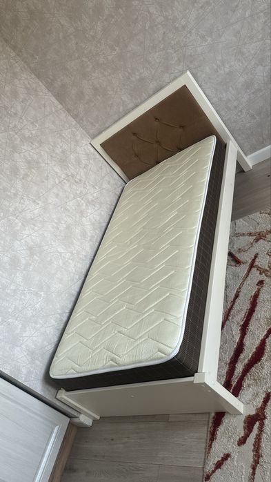 Продаю кровать 180*90