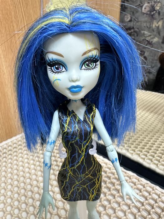 Продам!  куклу монстр хай!